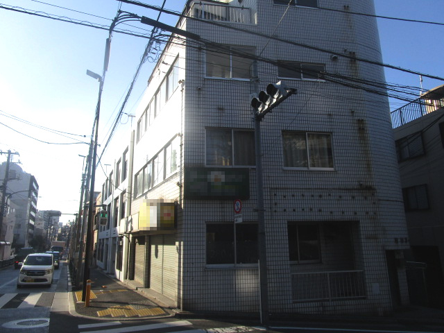 新宿区北新宿３丁目のビルの外観