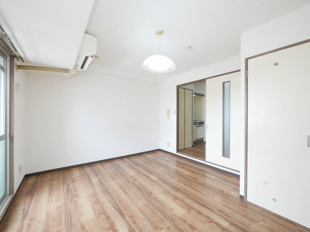 メロディーハイム美章園の居間・リビング