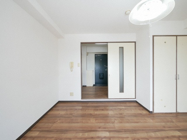 メロディーハイム美章園の居間・リビング