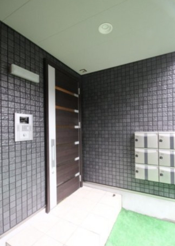 Piara本郷のエントランス