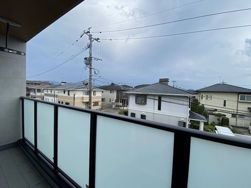 熊本市東区小山５丁目のアパートのバルコニー