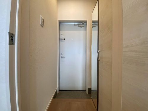 熊本市東区小山５丁目のアパートの玄関