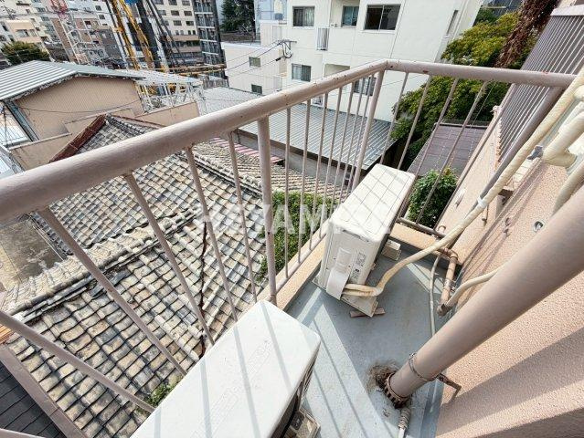 神戸海産物長崎ビルのバルコニー