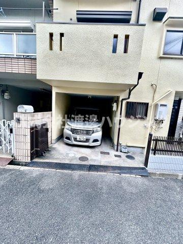 北石切町一戸建の駐車場|高さ2.1m、幅2.3ｍ、奥行き5.25m
