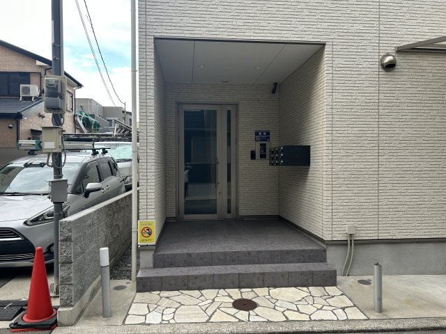 セレニティ桜之町東A棟のエントランス