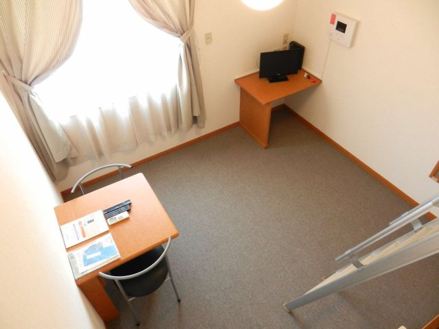 レオパレスフォレストいずみの居間・リビング|明るく開放感のあるお部屋