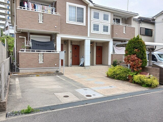 クレメントの駐車場