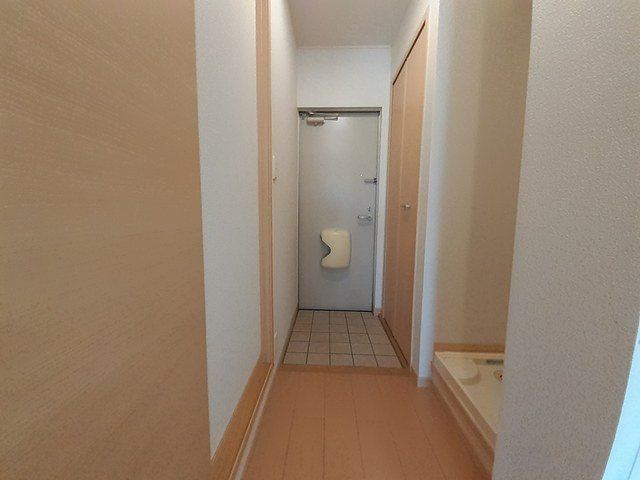 ジュネス５番館の玄関