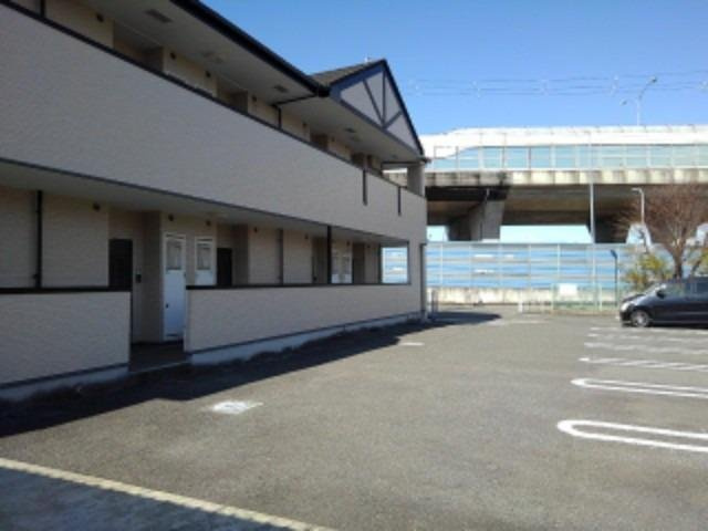 サニーコートの駐車場