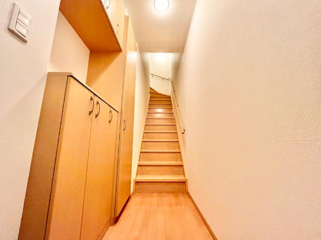 エトワール桜の内装|専用階段