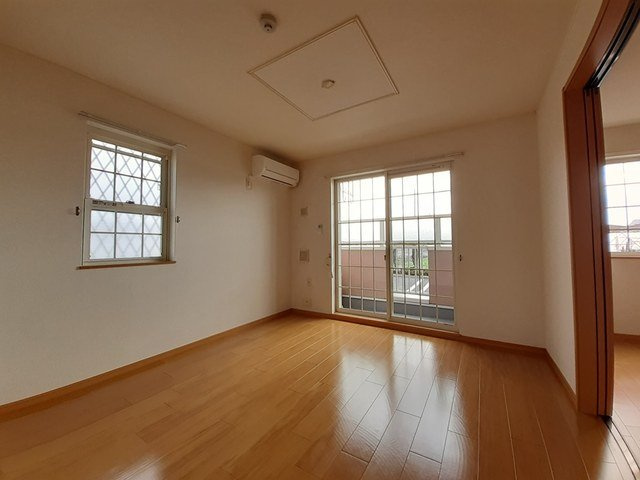 クラール・ベルＦ・Ｕの居間・リビング