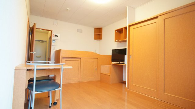 レオパレスブルームフセオの寝室|明るいお部屋で憧れの一人暮らし。