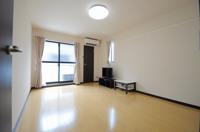 レオネクストアルバの居間・リビング