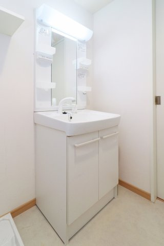 サヴォイテンジンスクワイヤー　２階の洗面所|別号室のものになります。現状優先。