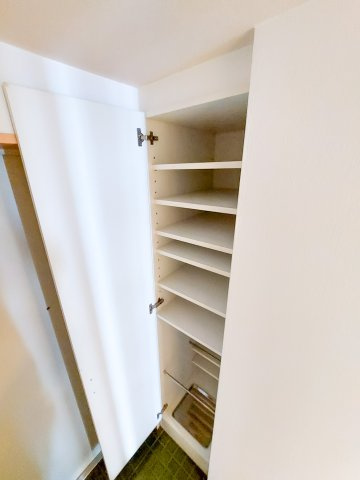 サヴォイテンジンスクワイヤー　２階の収納|別号室のものになります。現状優先。