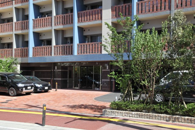 サヴォイテンジンスクワイヤー　２階のエントランス