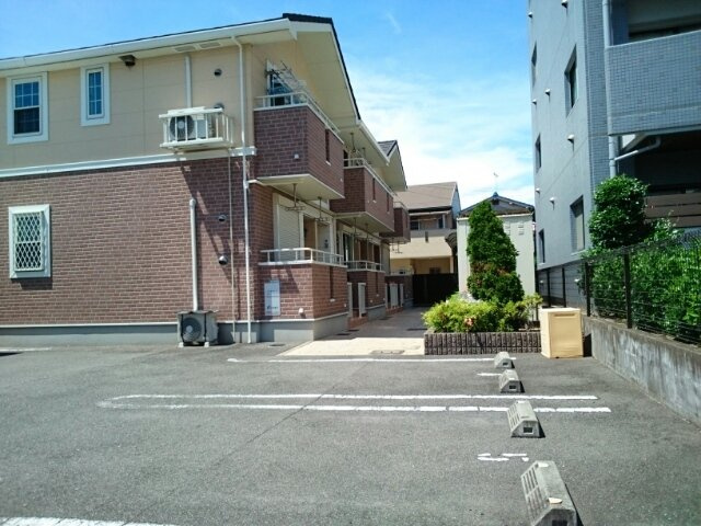 ヴィクトワールの駐車場