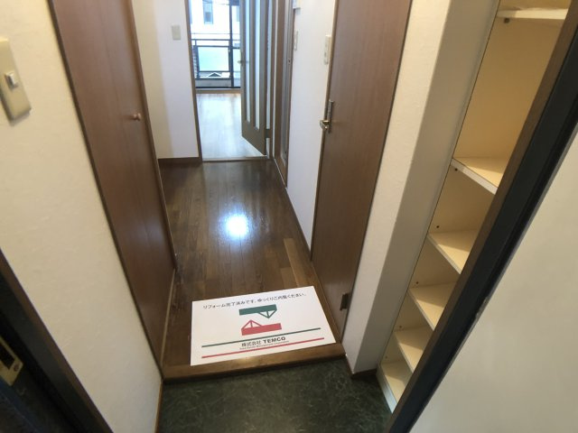 ヴィーブル三国ヶ丘の玄関