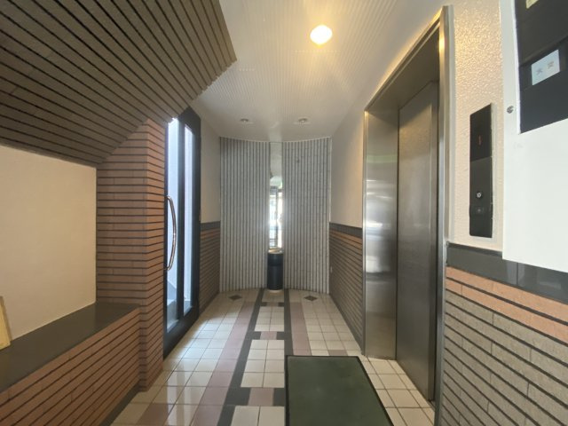 ヴィーブル三国ヶ丘のロビー