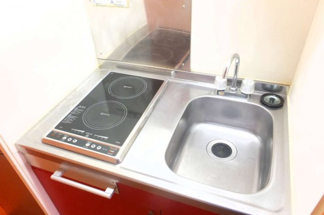レオパレスカズⅠのキッチン|2口コンロ付きラジエントヒータを設置