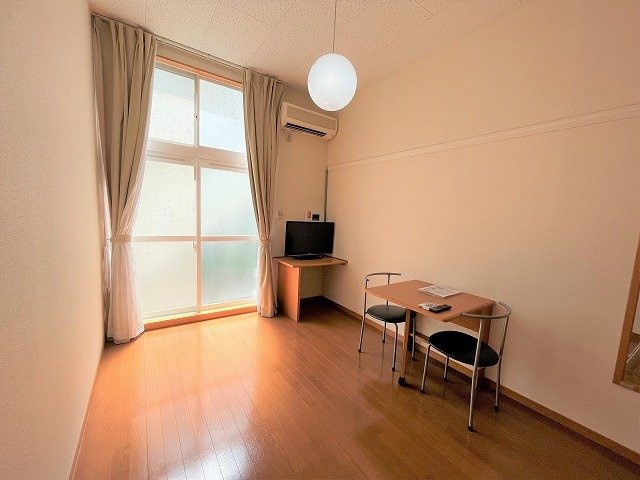 レオパレス芳山荘Ⅱの居間・リビング