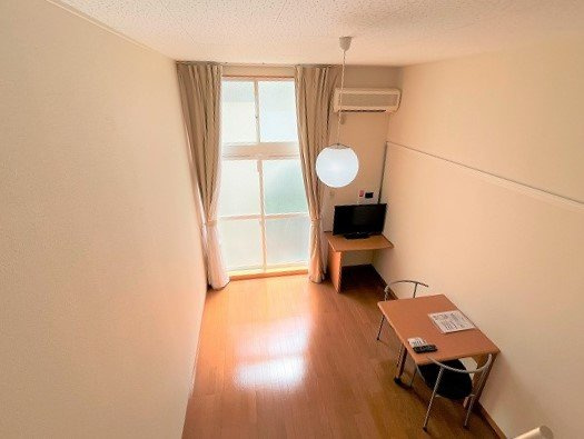 レオパレス芳山荘Ⅱの居間・リビング