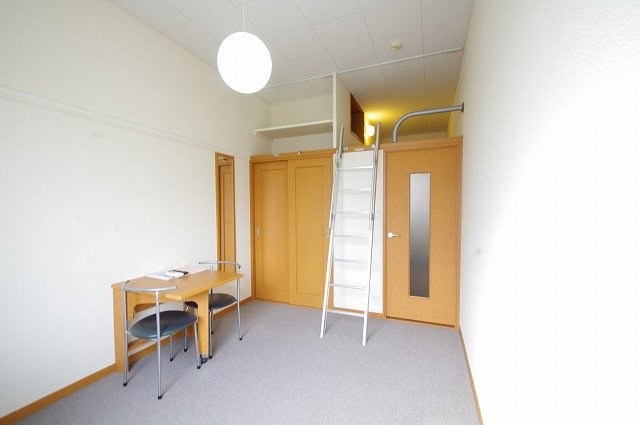 レオパレスシリウスの居間・リビング