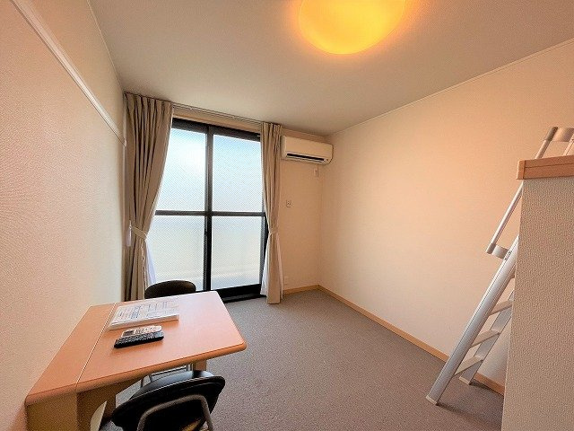 レオパレスフォンターナ大宮の居間・リビング