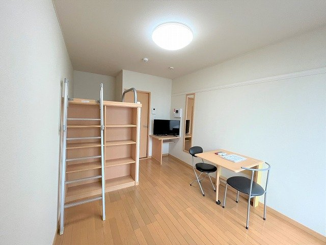 レオパレスフォンターナ大宮の寝室