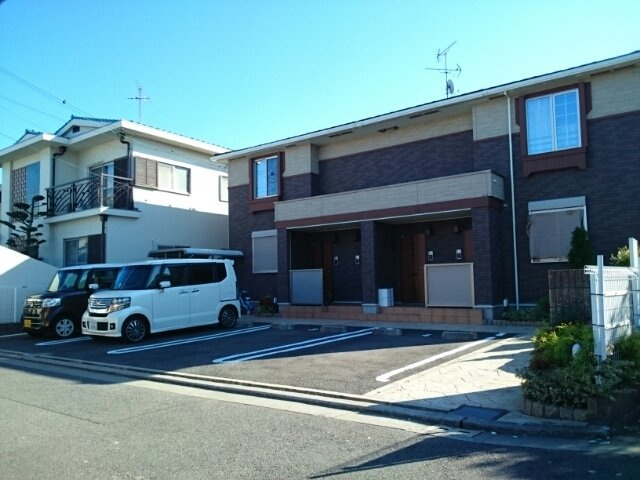 プラシエンテの駐車場