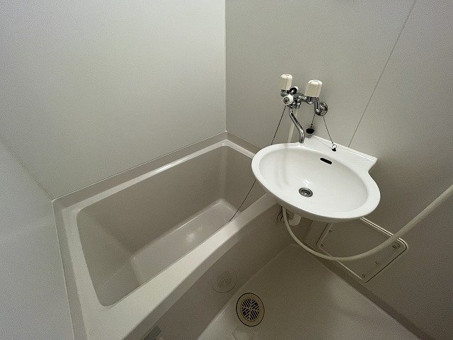 レオパレス磯上Ⅵの浴室