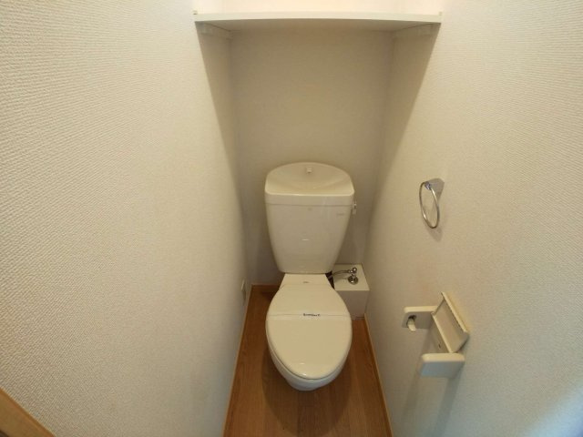 レオパレスレグルス八幡のその他|明るく清潔感のあるトイレ