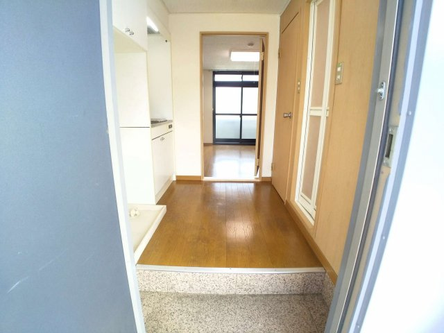 レオパレス三国ヶ丘弐番館の玄関|玄関ドアは防犯サムターン設置