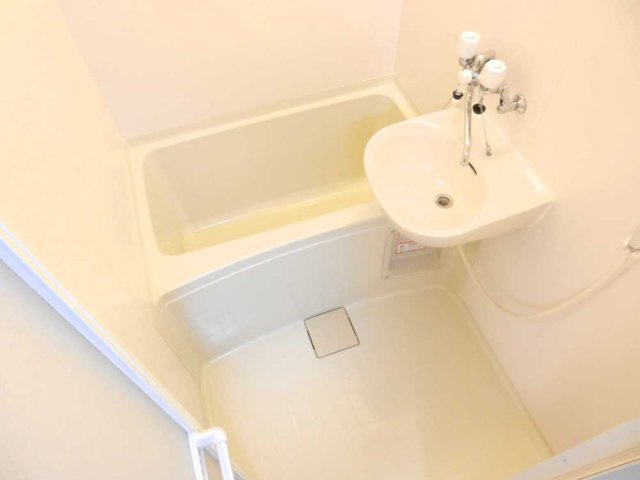 レオパレス三国ヶ丘弐番館の浴室|快適なバスルーム