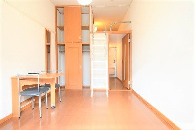 レオパレスレグルスの居間・リビング