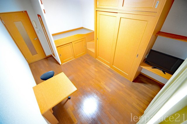 レオパレスプレノタートⅢの寝室|スタイリッシュな配色のお部屋です。