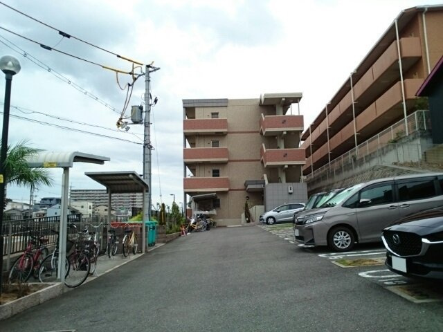 リバーコート浅香の駐車場