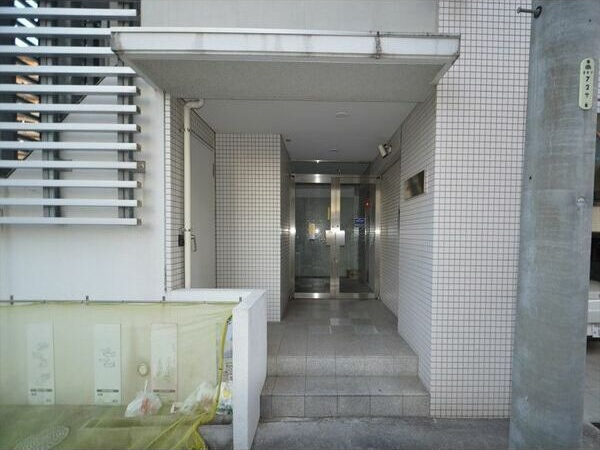 一番町ヒューマンビルの玄関