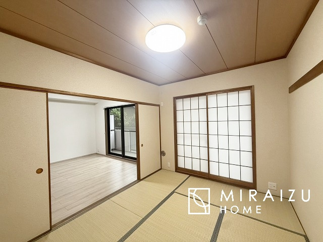 【寝室】 | 家具にこだわり、レイアウトを楽しんで、お部屋で過ごす時間は自分だけの落ち着いた空間として使えます。
