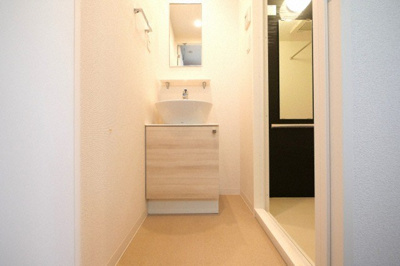 【独立洗面台】 | エスリード京橋グランツ | 独立洗面台で身支度をすべて済ませてしまいましょう