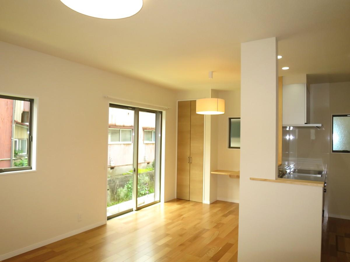 高知市旭天神町の居間・リビング