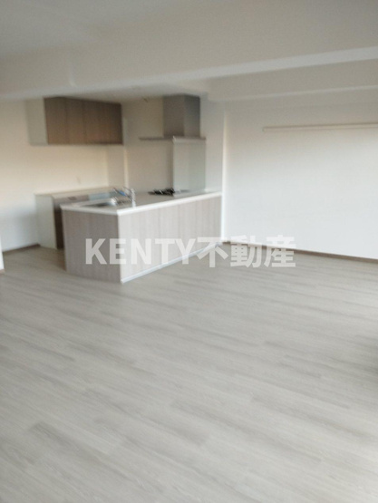 【居間・リビング】 | ＨＦ馬込レジデンス | こちらの居間で趣味の時間をお楽しみください