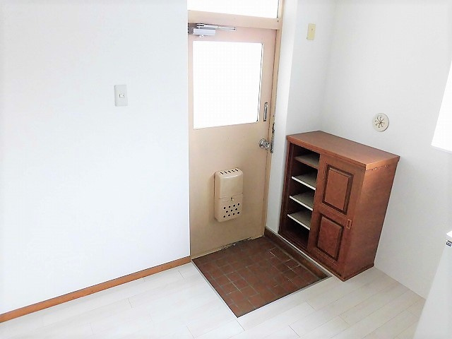 ネオハイムイトウの玄関|写真は同建物の別部屋を参考に掲載しております。