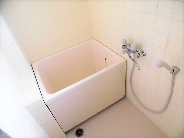 ネオハイムイトウの浴室|写真は同建物の別部屋を参考に掲載しております。