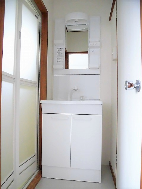 ネオハイムイトウの独立洗面台|写真は同建物の別部屋を参考に掲載しております。