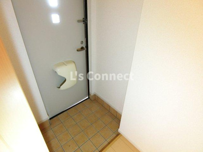 【玄関】 | サン・イースト | 玄関収納付きです。