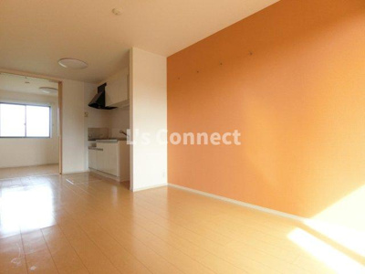 【居間・リビング】 | サン・イースト | アクセントクロス仕様のＬＤＫ。