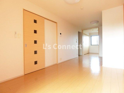 【内装】 | サン・イースト | １０帖のＬＤＫ。