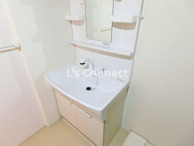 【洗面所】 | サン・イースト | 朝の支度もスムーズな独立洗面台。