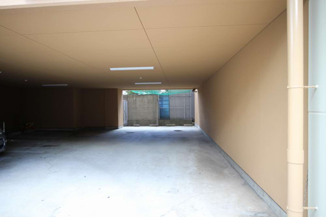 【駐車場】 | ロイヤルハイツ夕凪 | 駐車場に車を止められます